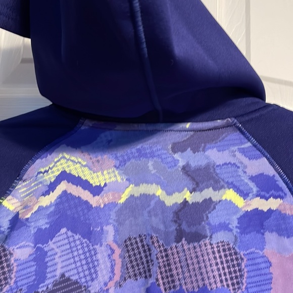 Under Armour sweatshirt in size Youth Medium YMD. NWOT - Picture 7 of 9